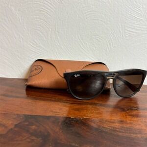 Ray-Ban Unisex Round Sunglasses Black Frame Brown Gradient Lens